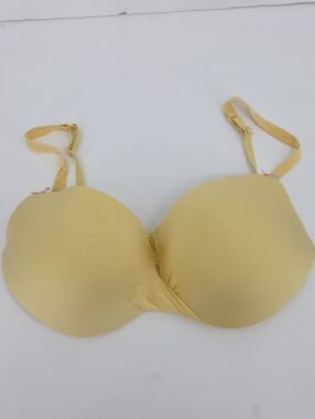 Victoria's Secret Light Yellow Seamless T-Shirt Bra